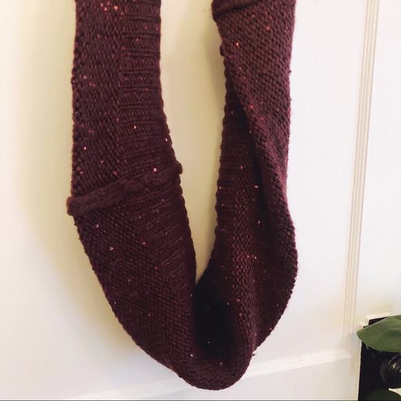 H&M Red Sparkle Infinity Circle Scarf - Picture 7 of 7